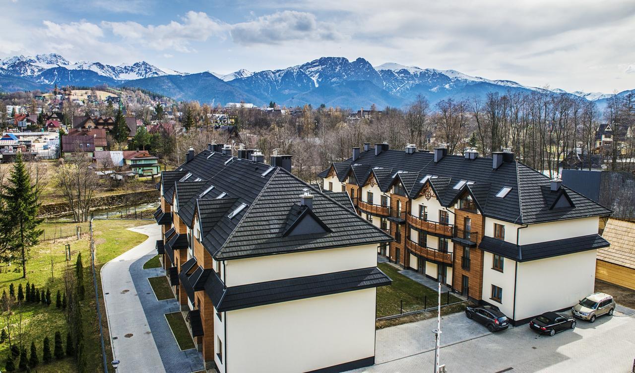 One-Bedroom Comfort Apartment Fireplace air conditioning Balcony or Terrace